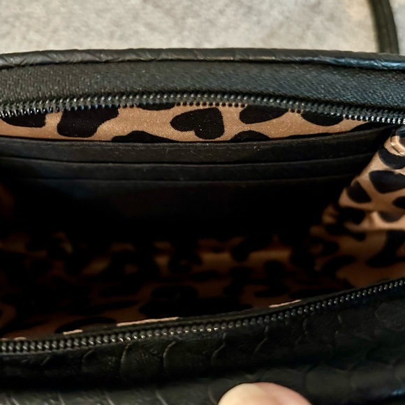 Jessica Simpson Purse with shoulder strap.  2 compartments for cards & cash. - Picture 4 of 6